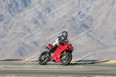 media/Dec-01-2025-Moto Forza (Mon) [[2daa91e15f]]/3-Beginner Group/Session 4 Turn 9/